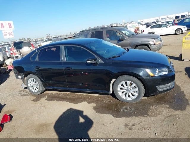 2013 VOLKSWAGEN PASSAT 2.5L S VIN: 1VWAP7A3XDC032232