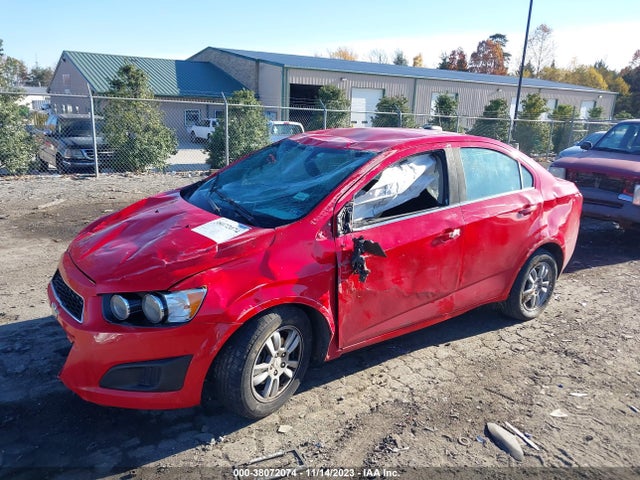 Chevrolet Sonic Lt Auto 2015 1G1JC5SH8F4184836 Image 2