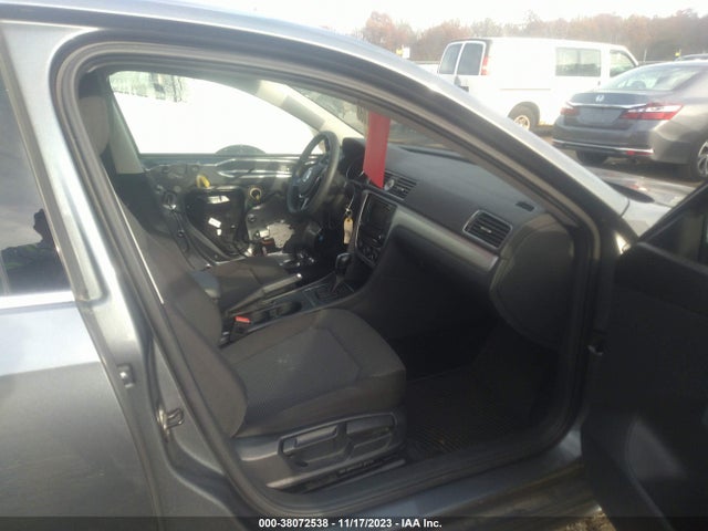 1VWAT7A38GC044721 Volkswagen Passat 1.8t S