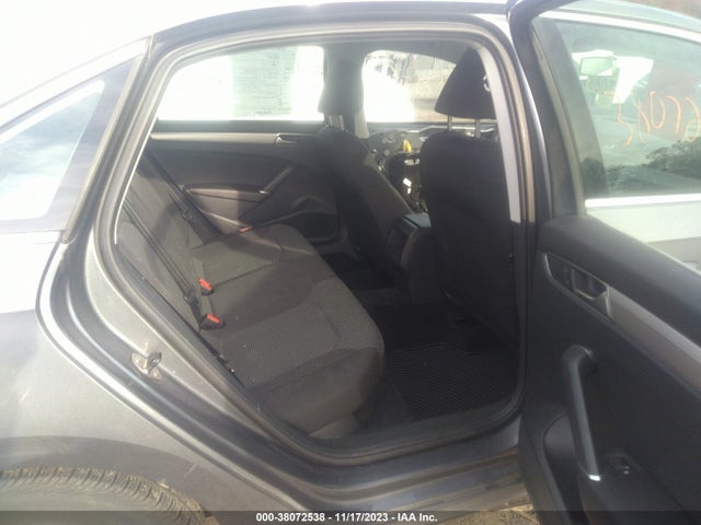 1VWAT7A38GC044721 Volkswagen Passat 1.8t S