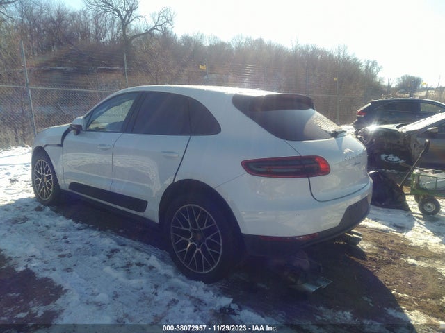 2018 PORSCHE MACAN WP1AA2A5XJLB15162 Photo 2