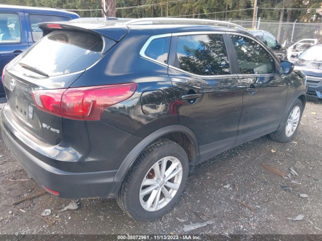JN1BJ1CR8HW120310 Nissan Rogue Sport Sv