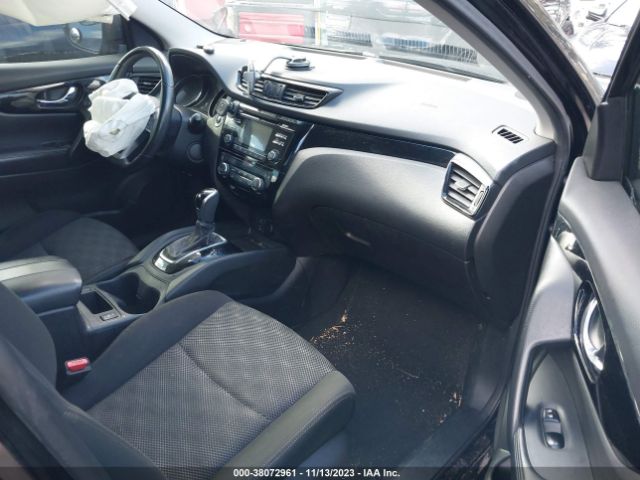 JN1BJ1CR8HW120310 Nissan Rogue Sport Sv