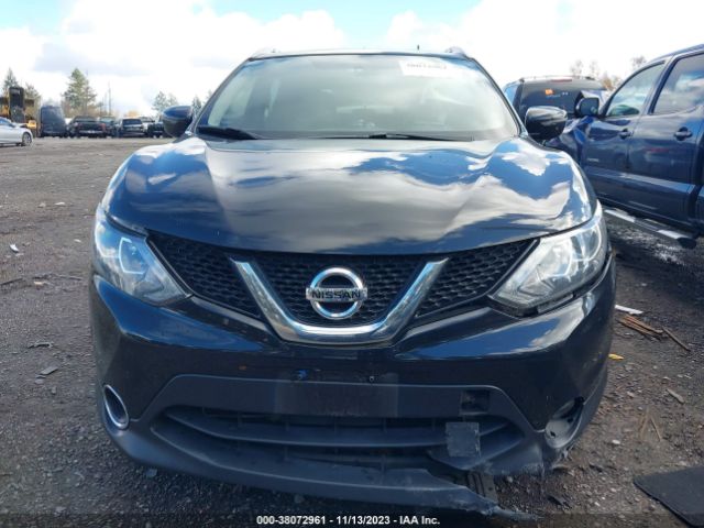 JN1BJ1CR8HW120310 Nissan Rogue Sport Sv