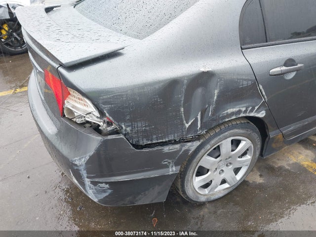 2010 HONDA CIVIC LX VIN: 19XFA1F54AE074885