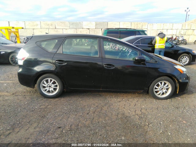 Toyota Prius V Two 2014 JTDZN3EU8EJ001324 Image 13