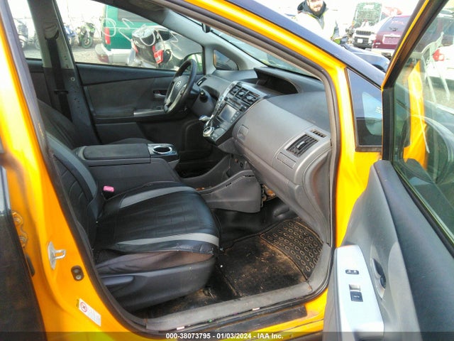 Toyota Prius V Two 2014 JTDZN3EU8EJ001324 Image 5