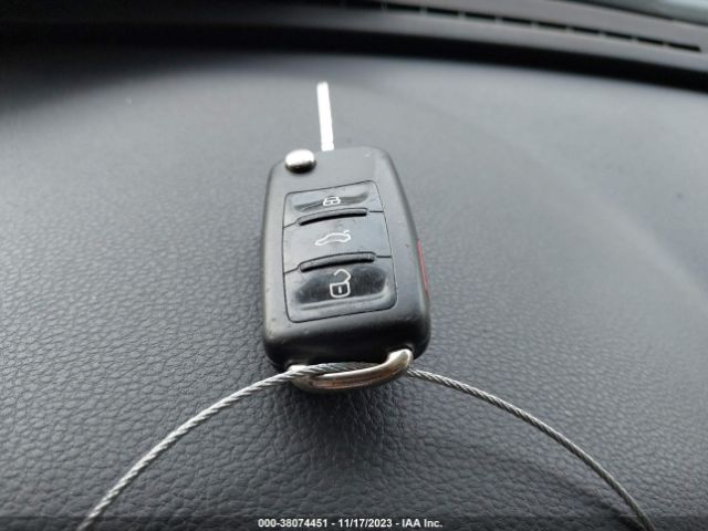 1VWAT7A33EC107253 Volkswagen Passat 1.8t S