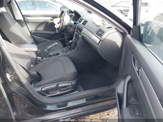 1VWAT7A33EC107253 Volkswagen Passat 1.8t S
