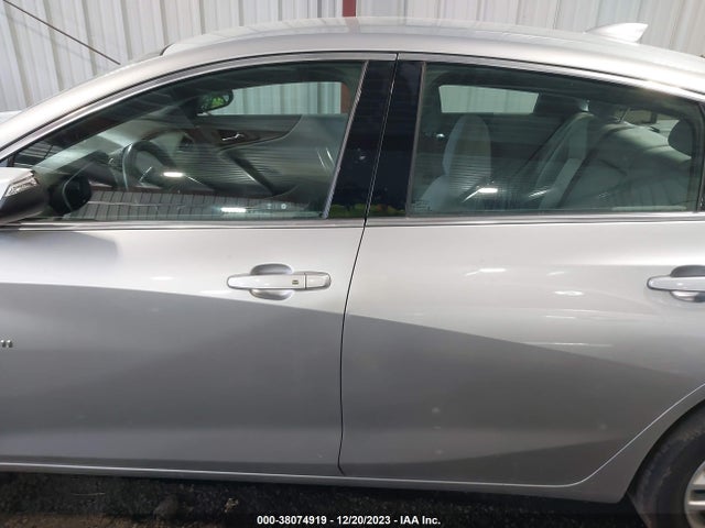 2018 CHEVROLET MALIBU LT VIN: 1G1ZD5ST1JF256705
