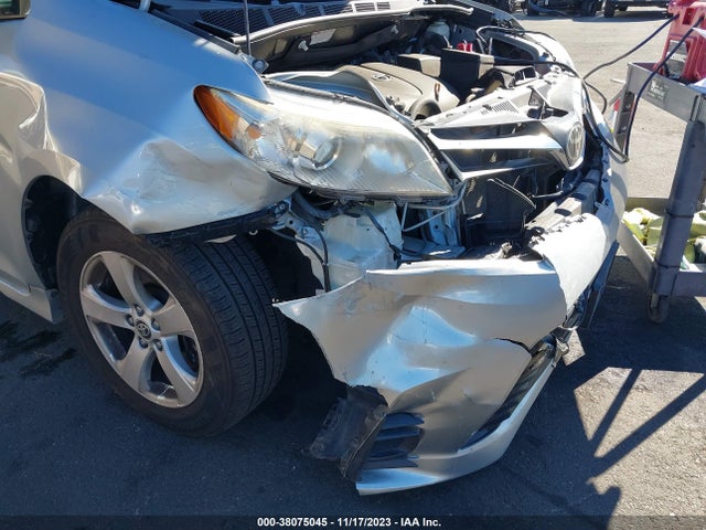 2019 TOYOTA SIENNA LE 8 PASSENGER VIN: 5TDKZ3DC3KS004094