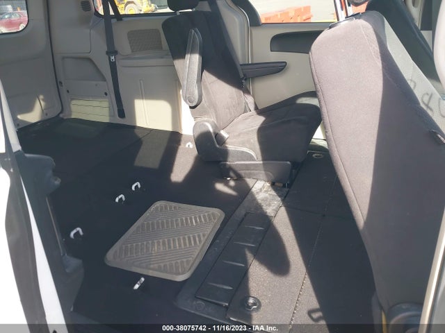 2011 DODGE GRAND CARAVAN CREW VIN: 2D4RN5DG8BR679203
