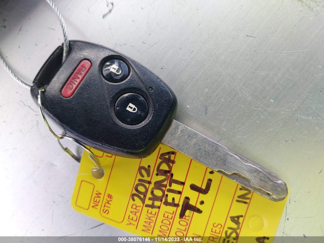 2012 HONDA FIT VIN: JHMGE8H37CC037903