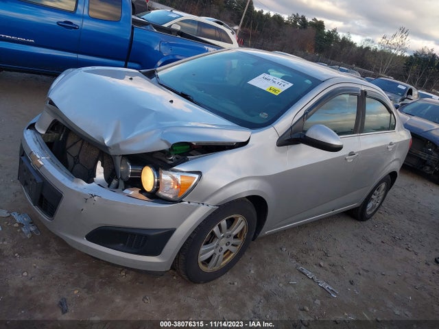 Chevrolet Sonic Lt Auto 2015 1G1JC5SG2F4164329 Image 2