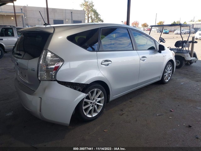 Toyota Prius V Five 2014 JTDZN3EU0E3324626 Image 4