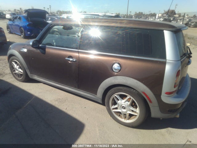 2010 MINI COOPER S CLUBMAN WMWMM3C51ATZ33577 Photo 2