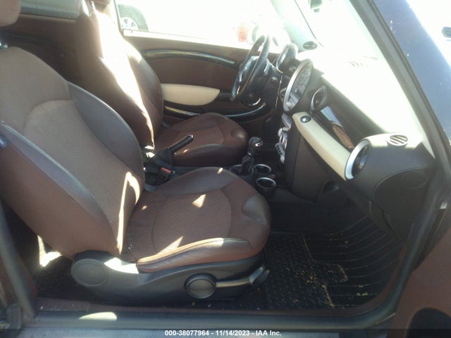 2010 MINI COOPER S CLUBMAN WMWMM3C51ATZ33577 Photo 4