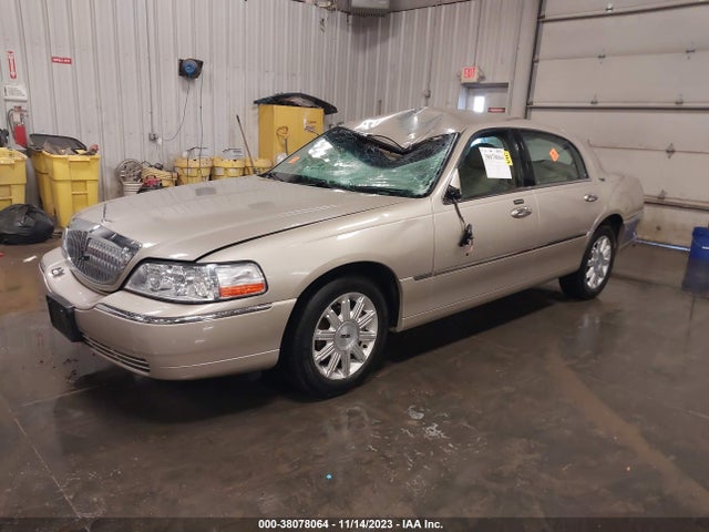 2008 LINCOLN TOWN CAR SIGNATURE LIMITED VIN: 2LNHM82V28X660807