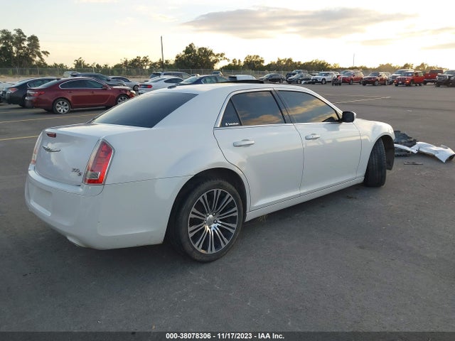 Chrysler 300 S 2014 2C3CCABG8EH161613 Image 4