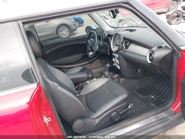 2009 MINI COOPER CLUBMAN WMWML33509TN68808 Photo 4