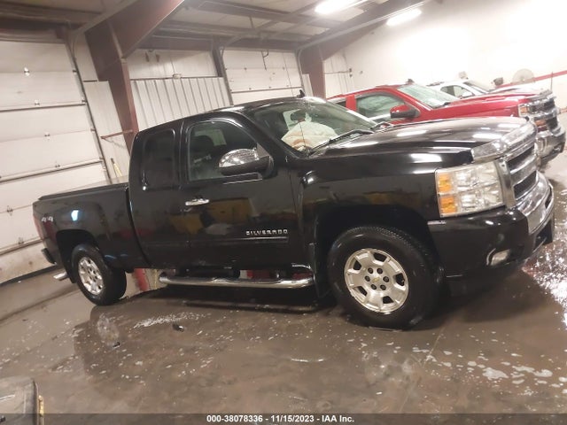 2011 CHEVROLET SILVERADO 1500 LT VIN: 1GCRKSE30BZ198402