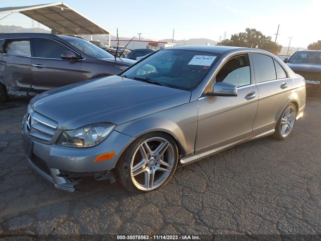 2013 MERCEDES-BENZ C 250 SPORT/LUXURY VIN: WDDGF4HB2DA805269