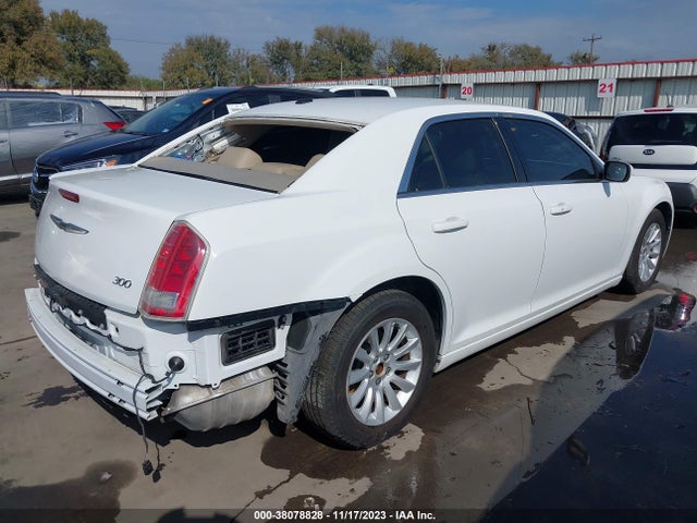 2C3CCAAG5EH327121 Chrysler 300