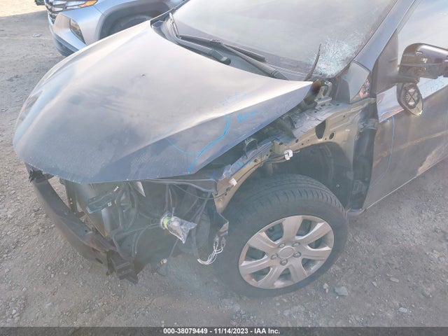 2018 TOYOTA COROLLA LE VIN: 2T1BURHE4JC114527