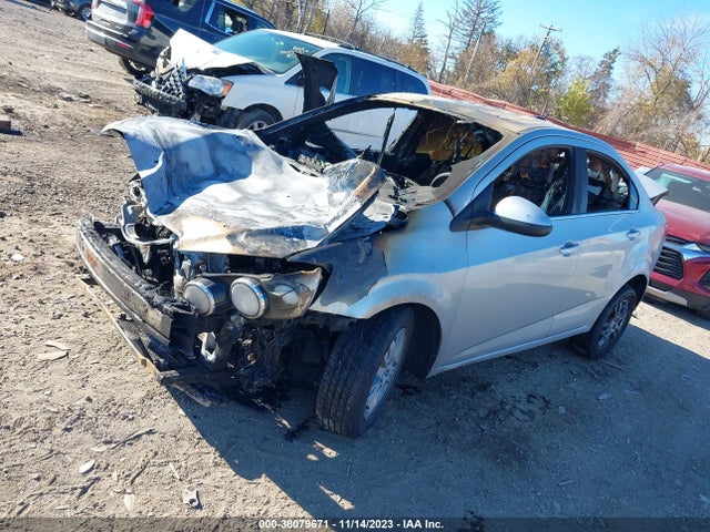 Chevrolet Sonic Lt Auto 2015 1G1JC5SH1F4143724 Image 2