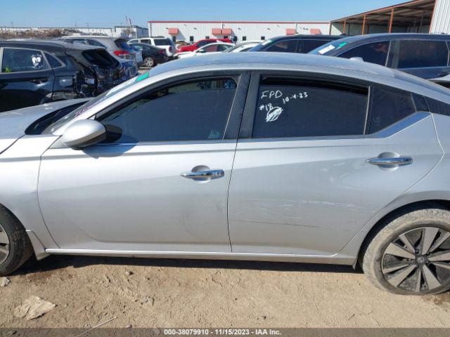 1N4BL4DW2NN354012 Nissan Altima Sv Intelligent Awd