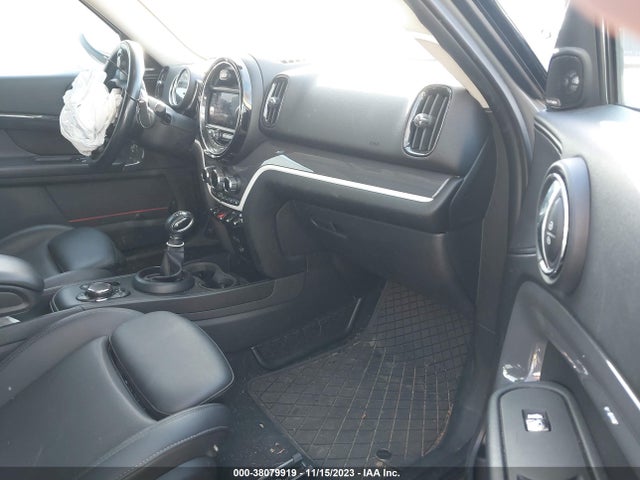 2018 MINI COUNTRYMAN WMZYT5C32J3E61376 Photo 4