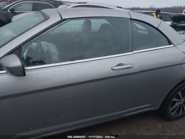 2013 CHRYSLER 200 S VIN: 1C3BCBGGXDN723530
