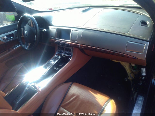 2015 JAGUAR XF SAJWA0F7XF8U49063 Photo 4