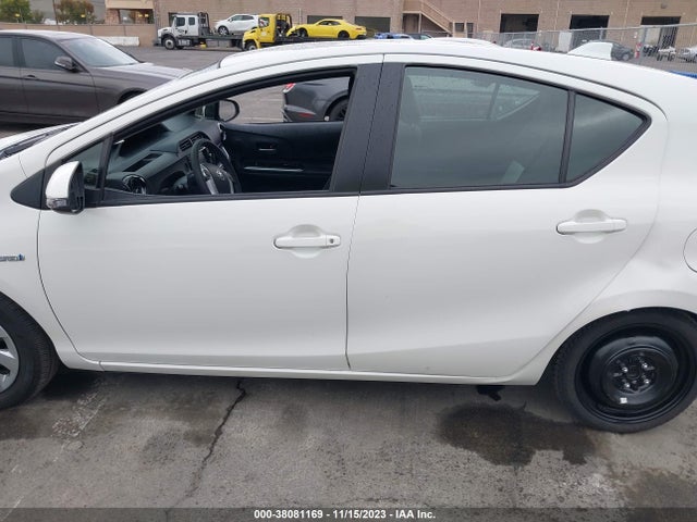 Toyota Prius C Two 2015 JTDKDTB36F1110317 Image 15
