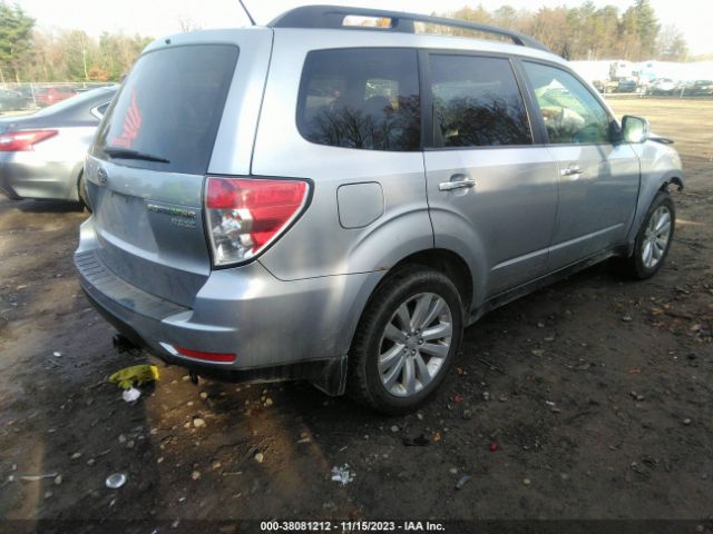 2013 SUBARU FORESTER JF2SHADC8DG414072 Photo 3