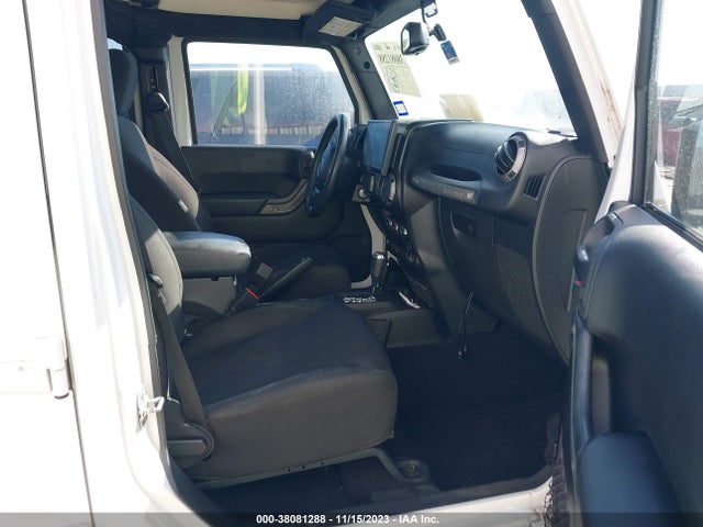 2015 JEEP WRANGLER UNLIMITED SPORT VIN: 1C4BJWDG4FL565617