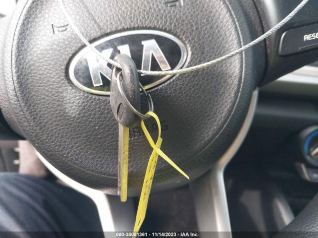 3KPA24AB4JE058742 KIA RIO LX