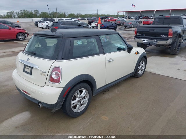 2012 MINI COOPER WMWSU3C55CT262800 Photo 3