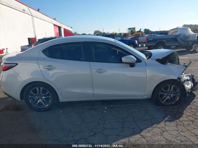 3MYDLBYV1KY521212 Toyota YARIS LE