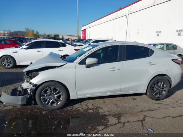 3MYDLBYV1KY521212 Toyota YARIS LE