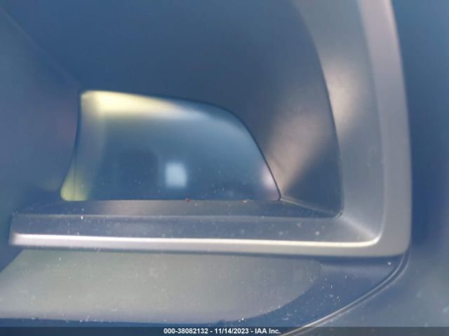 3MYDLBYV1KY521212 Toyota YARIS LE