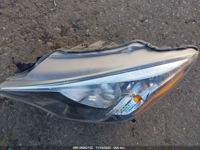 3MYDLBYV1KY521212 Toyota YARIS LE