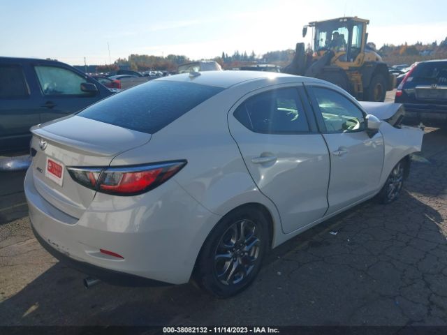 3MYDLBYV1KY521212 Toyota YARIS LE
