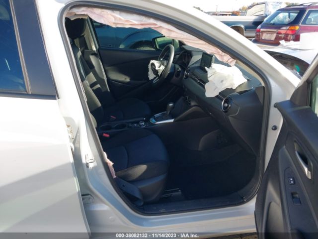 3MYDLBYV1KY521212 Toyota YARIS LE