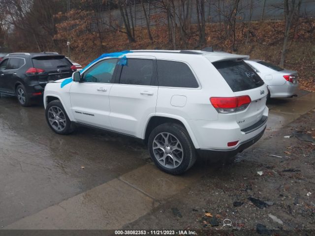 2018 JEEP GRAND CHEROKEE 1C4RJFBG7JC163228 Photo 2