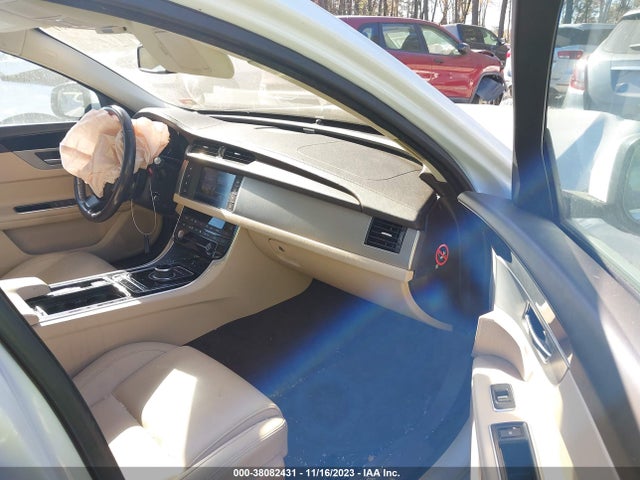2017 JAGUAR XF SAJBJ4BN6HCY33397 Photo 4