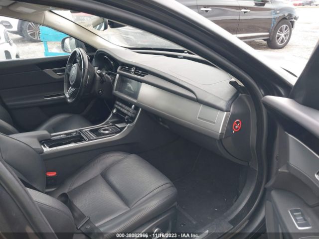 2019 JAGUAR XF SAJBE4FX4KCY80807 Photo 4