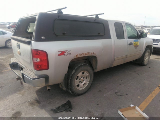 2011 CHEVROLET SILVERADO 1500 LT VIN: 1GCRKSE37BZ393493