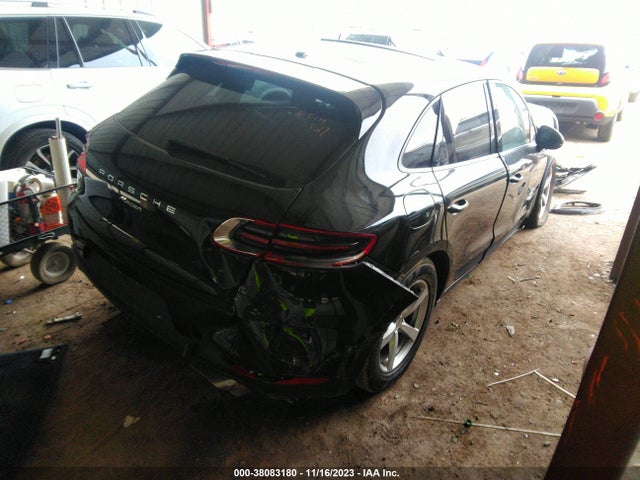 2018 PORSCHE MACAN WP1AA2A50JLB02310 Photo 3