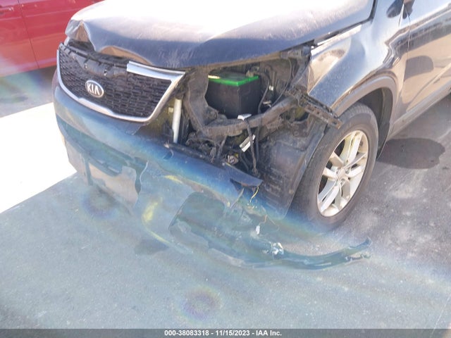 2014 KIA SORENTO LX VIN: 5XYKT3A69EG483073